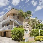 Surf Shack In Iconic Rainbow Bay - Coolangatta Qld